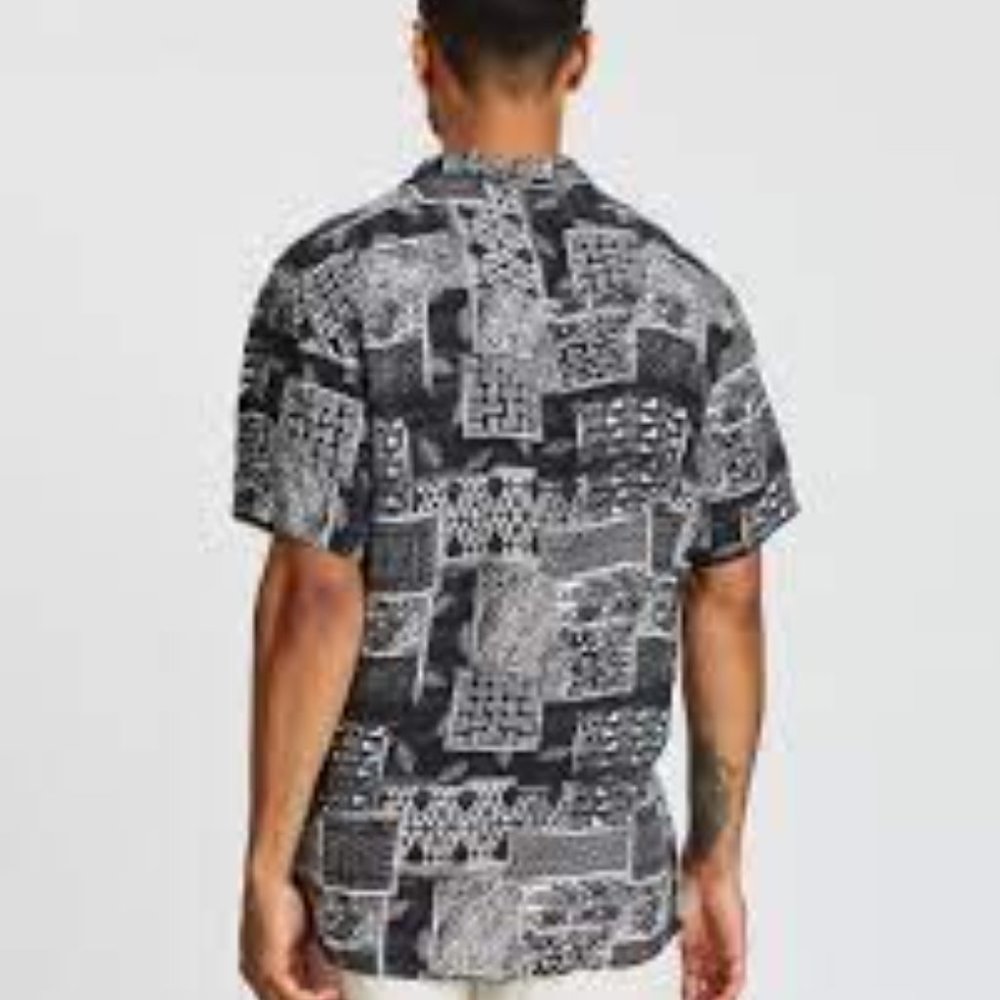 COTTON ON Tribal Squares Hawaiian Island Short Sleeve Shirt NWT - Picture 12 of 15